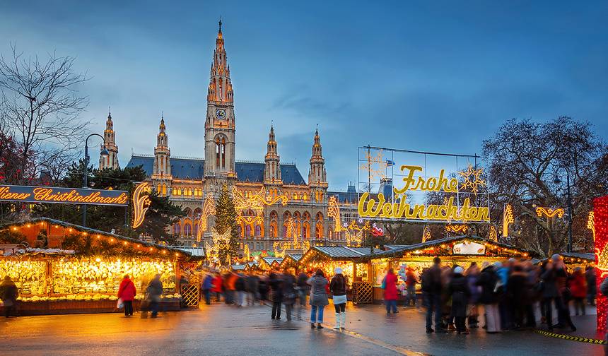 Christmas Markets on the Danube & Classic Prague 2026 — 1