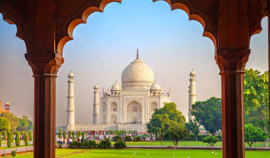 インドの象徴：Taj TigerとUdaipur、Mumbaiの活気あるナイトライフ — 1