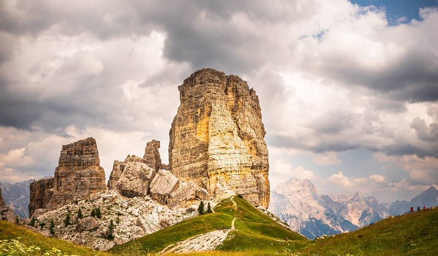 Esplendor Alpino: Uma Jornada Pelas Dolomitas, Tirol do Sul e Lago de Garda — 1