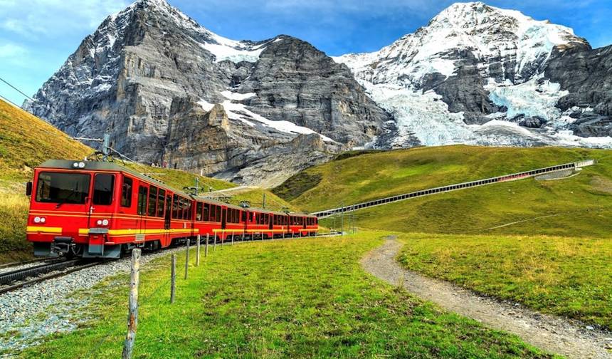 Trasy w Alpach Szwajcarskich: Bernina i Glacier Express — 1