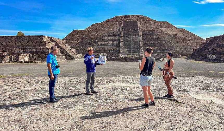 The Best of Mexico City: Teotihuacan, Basilica of Guadalupe, Xochimilco, Coyoacan & Frida Kahlo Museum — 1