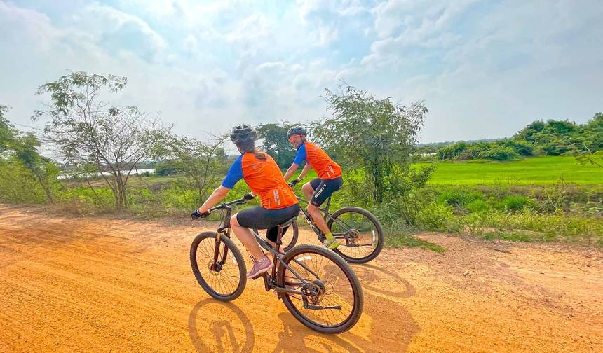 Pedale a Oeste do Tonle Sap, Visita Local e Cultura — 1