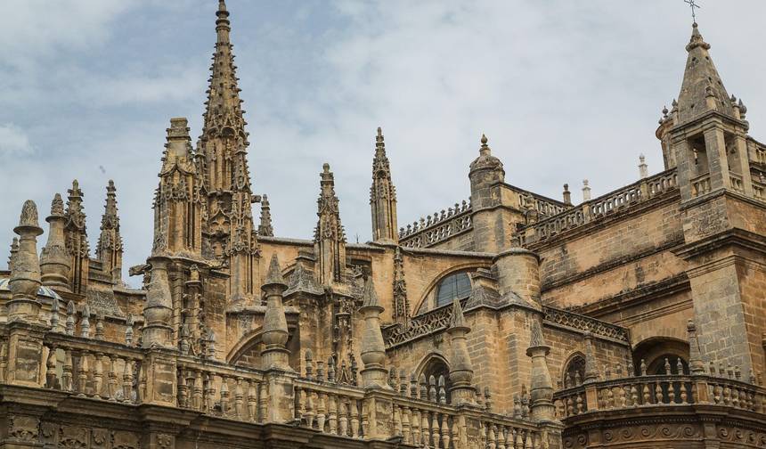5 Days in Seville: Tapas, Traditions & Timeless Beauty — 1