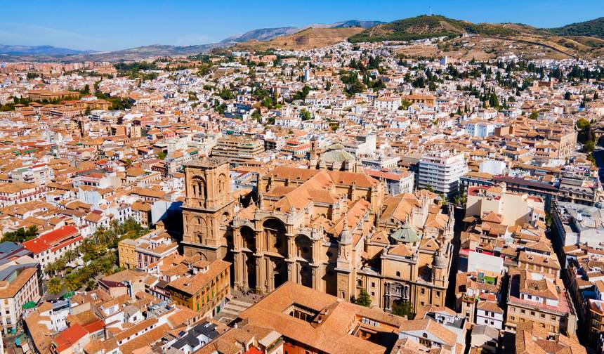 Granada: Encruzilhada de culturas árabe e cristã — 1