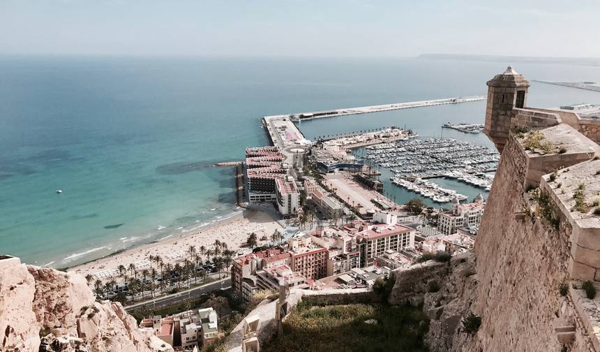 Alicante Full of Sun and Laughter — 1