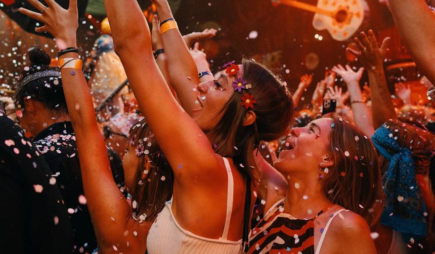 Ibiza in the Rhythm of the Night — 1