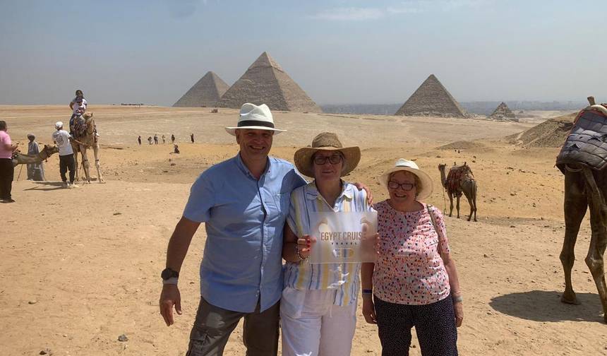 Magical Day Tour to Giza Pyramids & Grand Egyptian Museum — 1