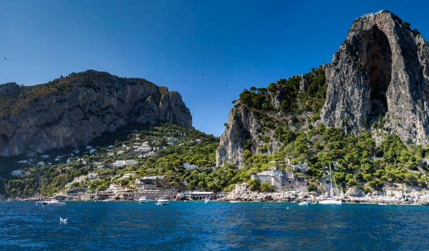Navegando pela Costa Amalfitana: Capri, Positano e o Encanto Costeiro — 1