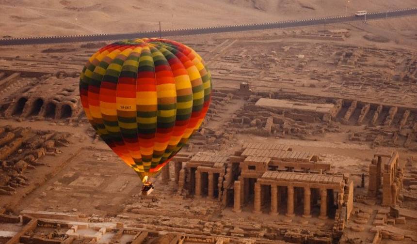 رحلة بالون هوائي ساخن في Luxor : مع الانتقالات — 1
