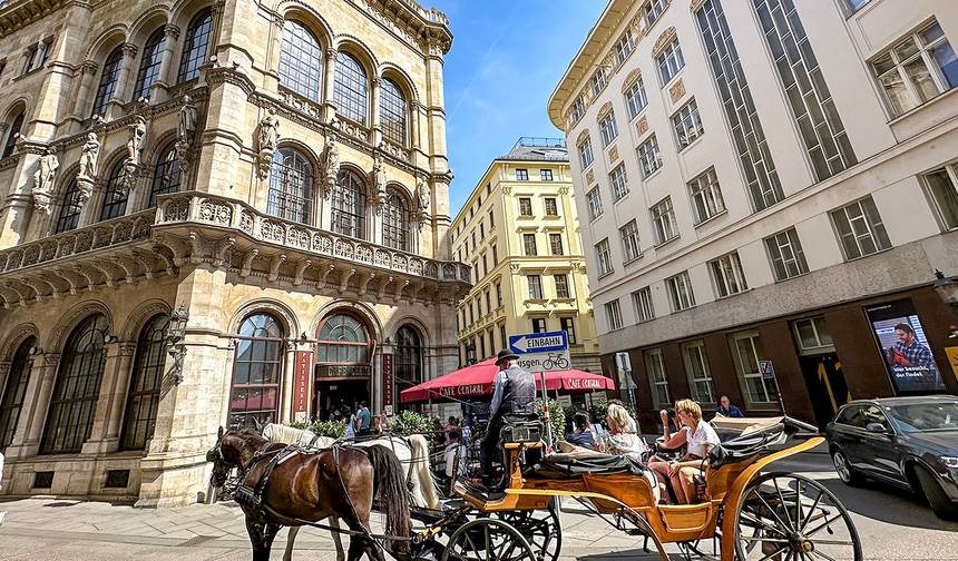 Customized 8 Days Luxury Austria Tour, Daily Start & Private Guide — 1