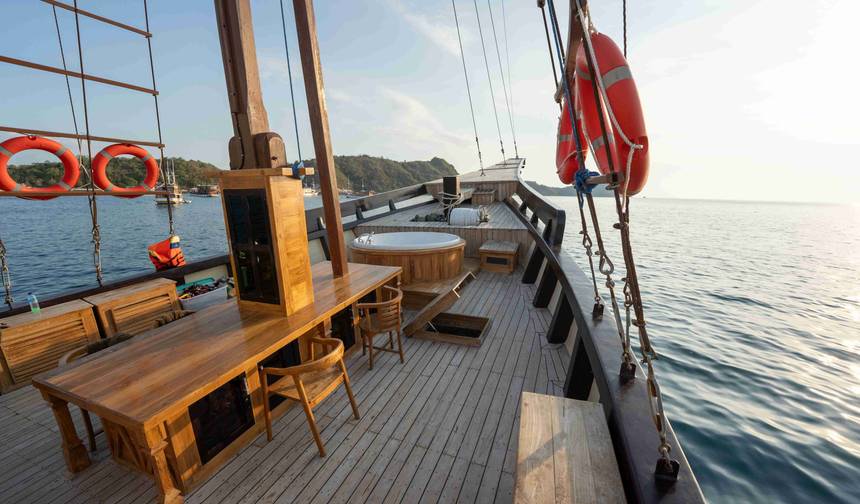 Sailing Lombok to Komodo Island 4D3N — 1
