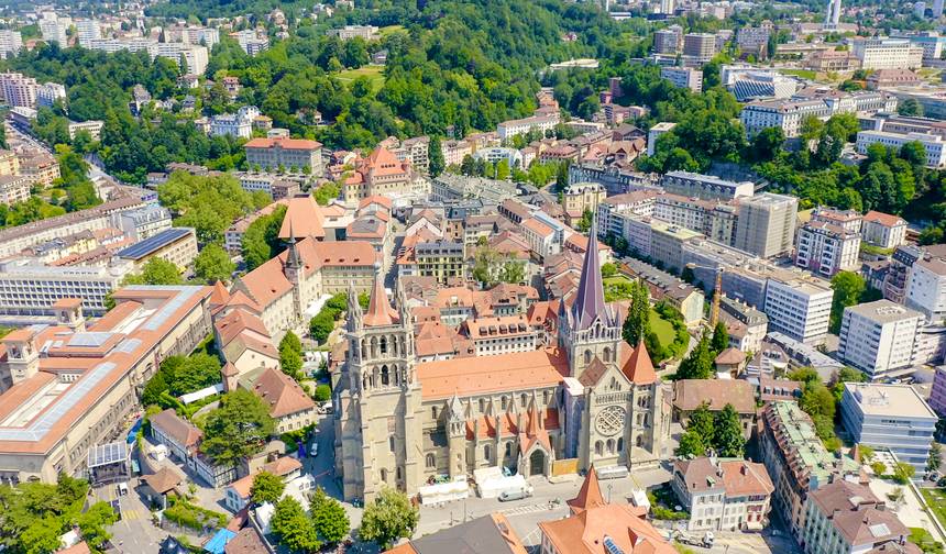 スイスの絶景：城、湖、そして山々を巡る6日間 — 1