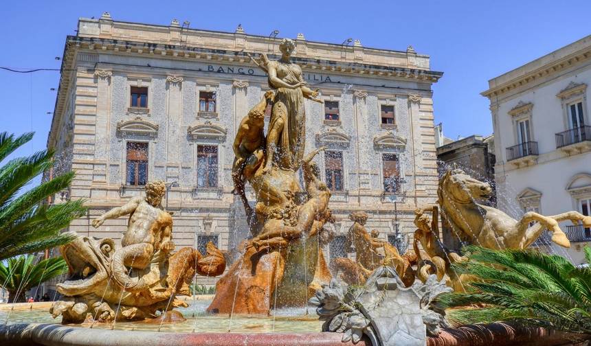 Women Only Small Group Sicily Tour — 1