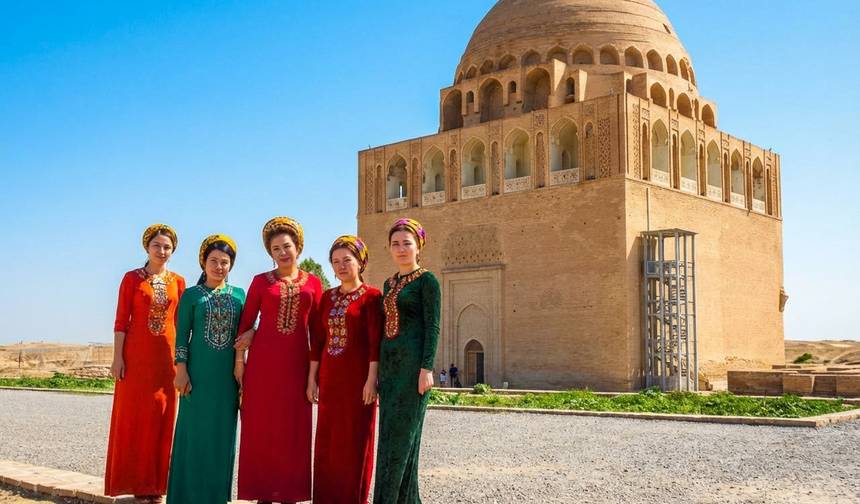 جولة جماعية صغيرة مذهلة على طريق الحرير لمدة 18 يومًا عبر 4 دول من آسيا الوسطى، إقامة في فندق 4 نجوم (بحد أقصى 16 شخصًا) — 1