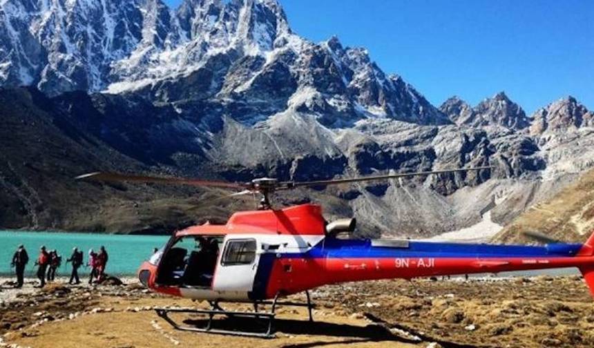 Trekking de Helicóptero ao Acampamento Base do Everest — 1