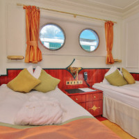 Royal Crown Deluxe Cabin